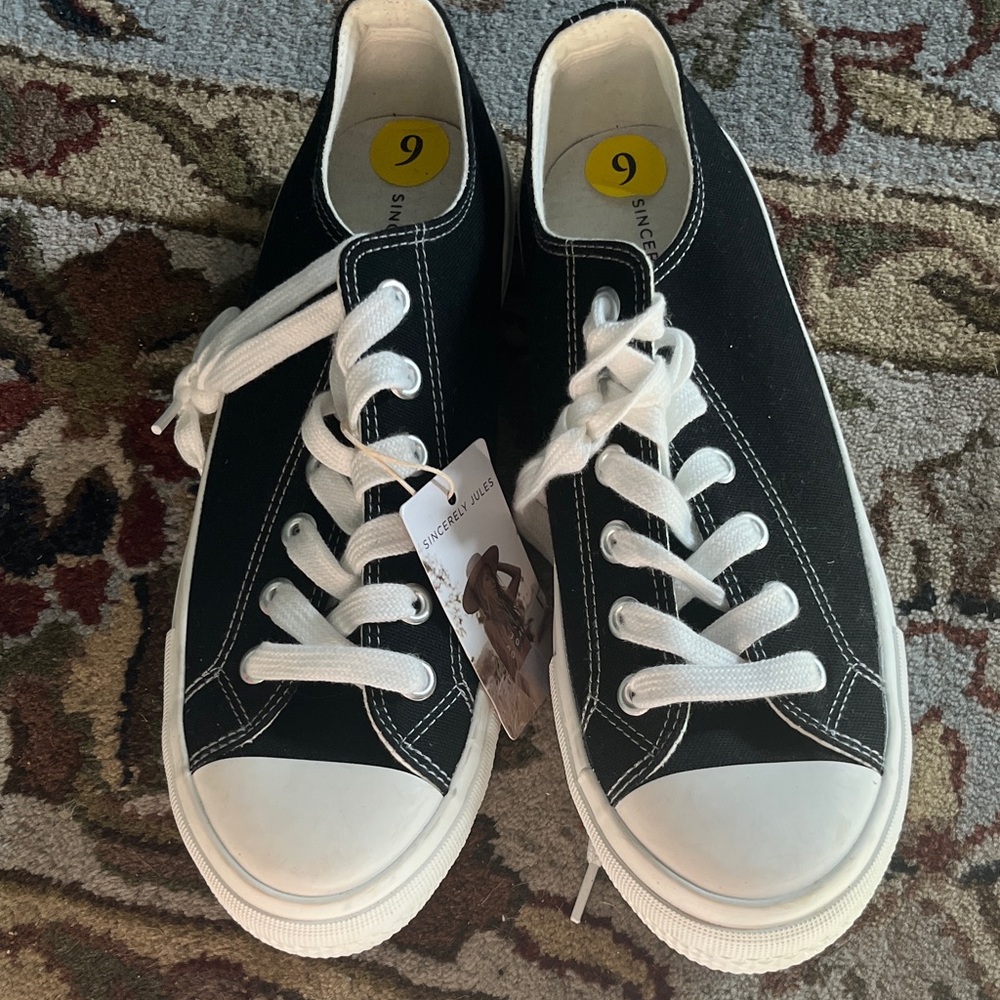 Sincerely Jules VINA Black and White Canvas low top  Sneakers NWT SZ 9M